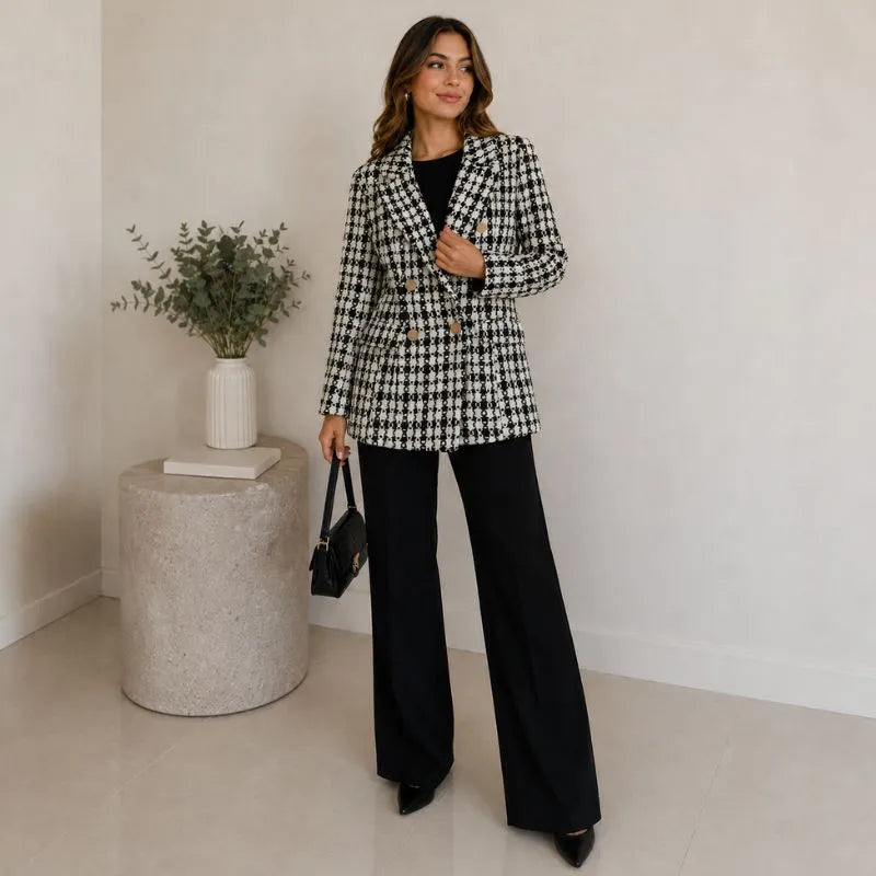 Blazer Feminino Tweed Preto e Branco botões dourados e possui bolsos 