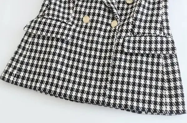 Blazer_feminino_xadrez_preto_e_branco_detalhe_da_barra