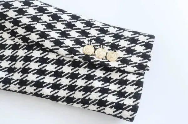 Blazer feminino xadrez preto e branco detalhe da manga
